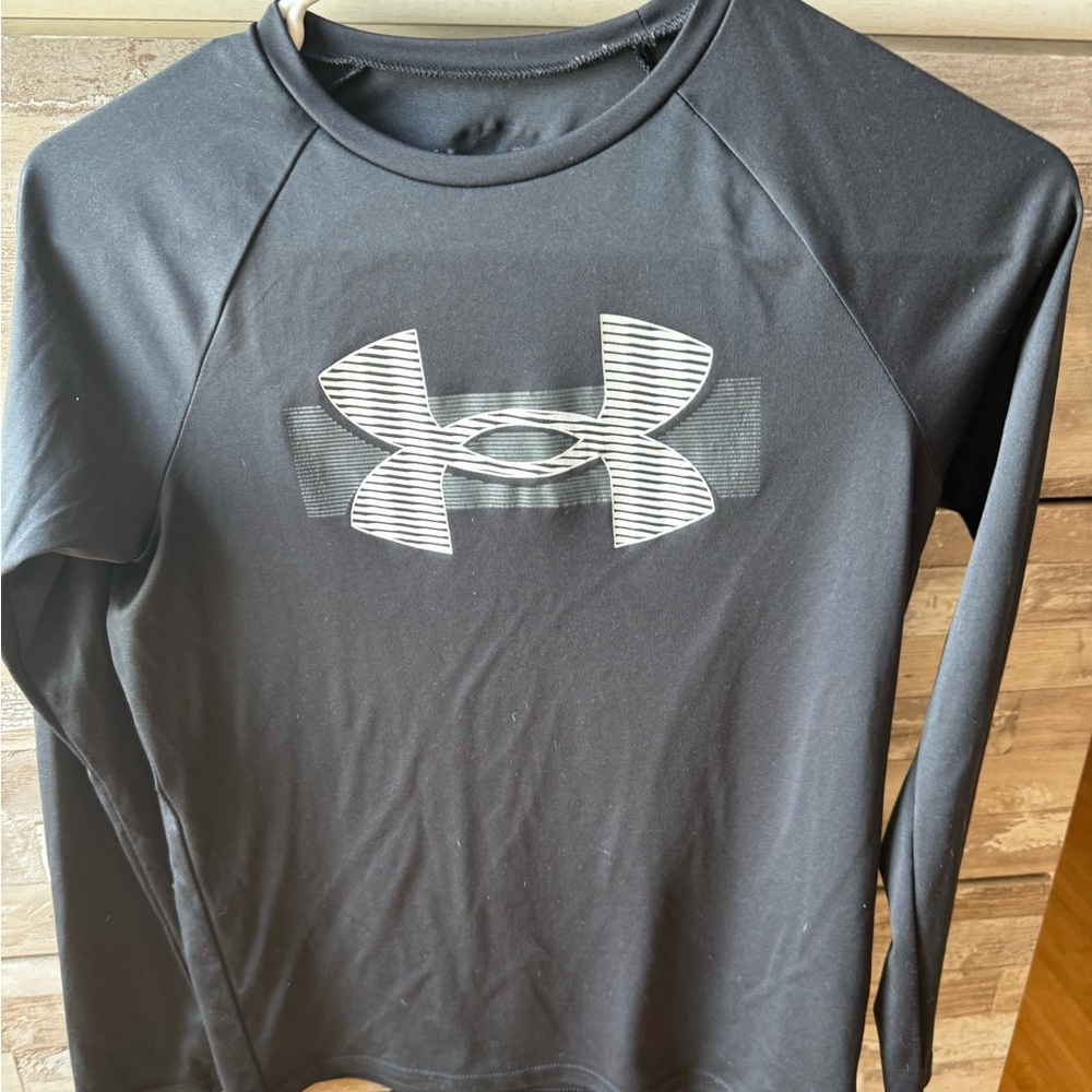 BOYS Under Armor Top